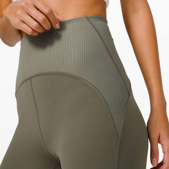Lululemon Blissful Bend Super High-Rise Short 8" in Army Green Size 4 - Picture 3 of 11